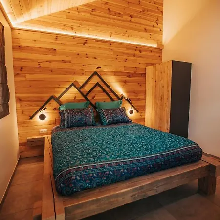 # A Mont Nos'hotes Bed & Breakfast